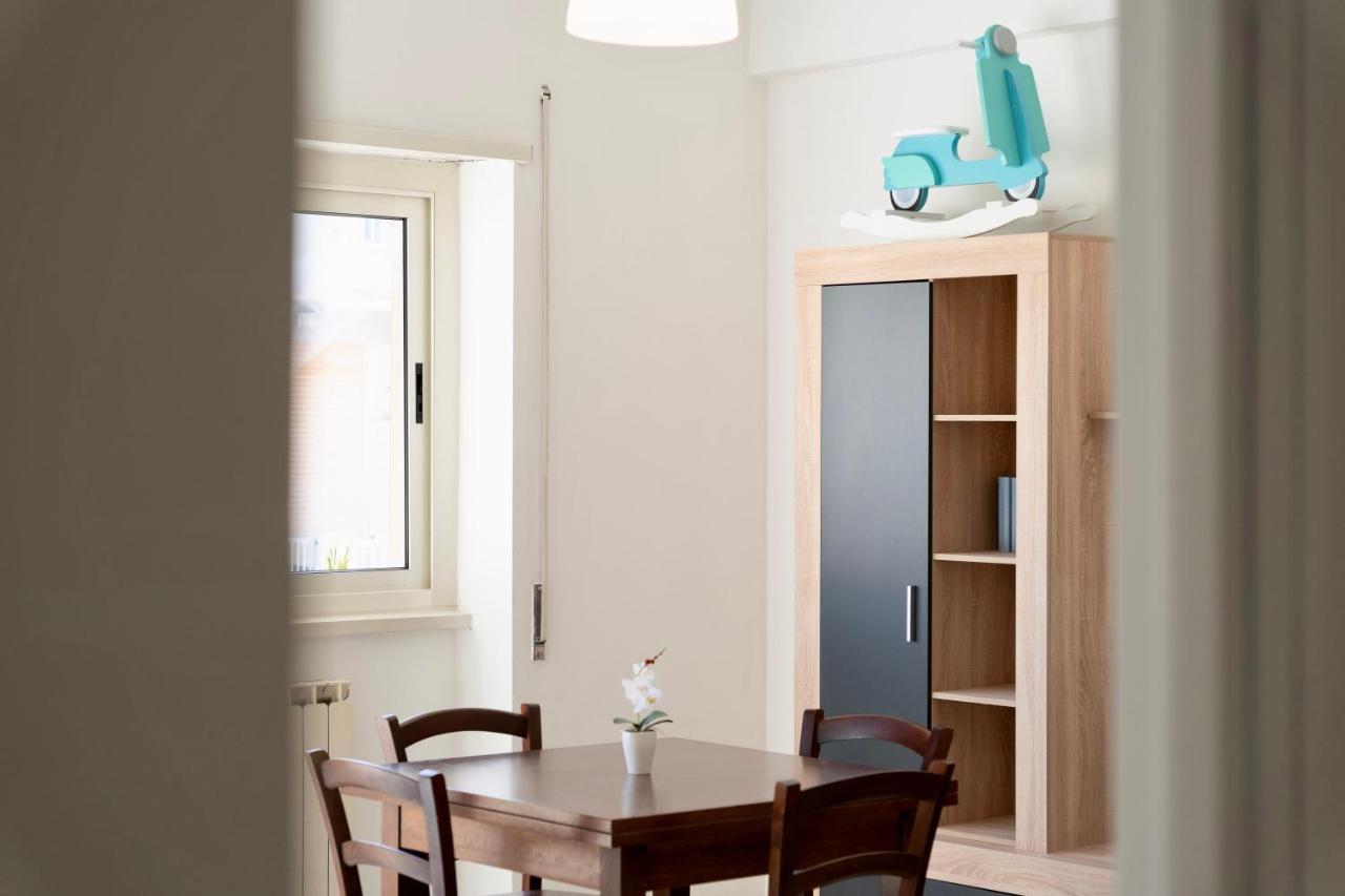 Casa Del Sole, In Via Sicilia Vicino Al Mare Apartment แตร์ราชินา ภายนอก รูปภาพ